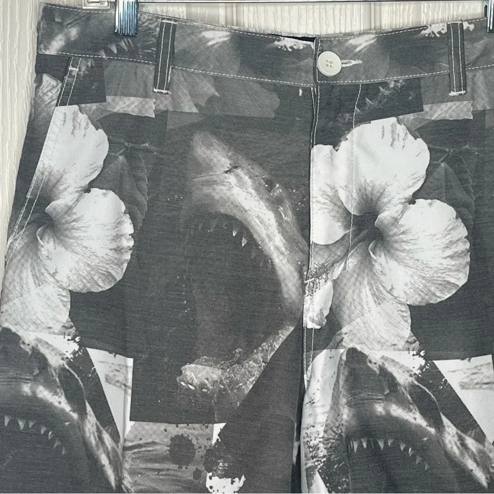 Billabong Men’s Flat Front Shorts Size 34 Gray White Shark Floral Print Pockets